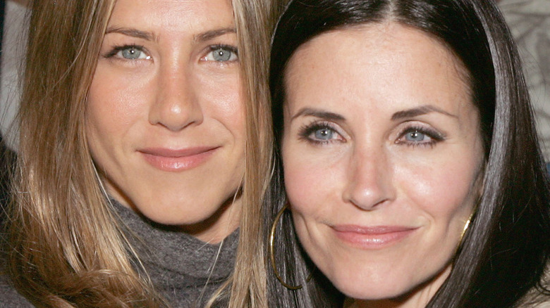 Jennifer Aniston and Courteney Cox smiling 