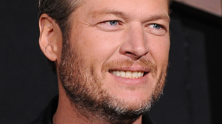 Blake Shelton smiles on the red carpet