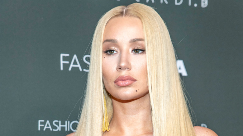 Iggy Azalea posing at event