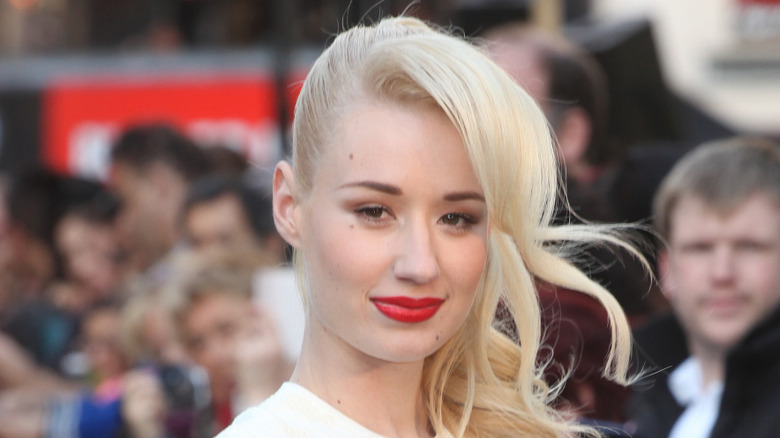Iggy Azalea posing on red carpet