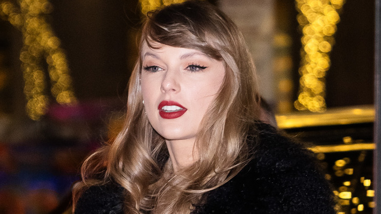 Taylor Swift with red lipstick