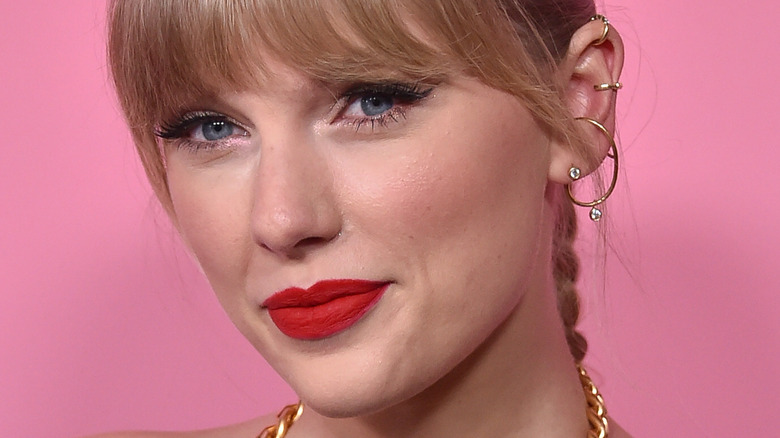 Taylor Swift wearing red lipstick