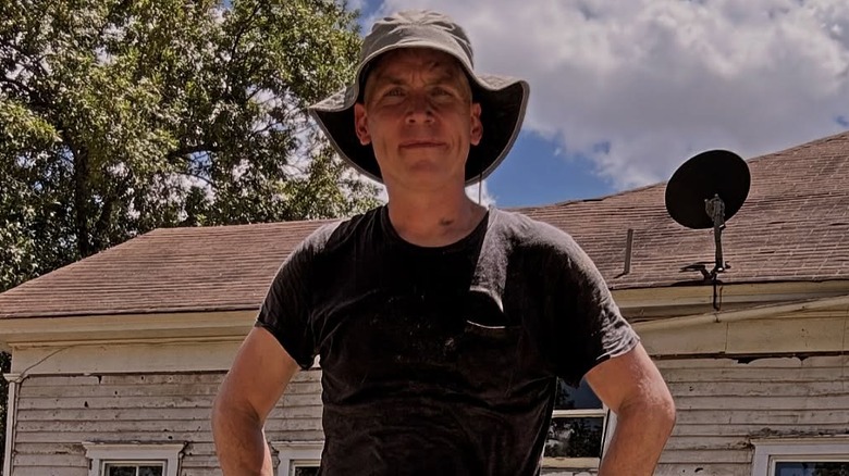Clint Harp standing bucket hat