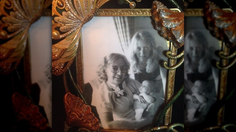 Laura Hawn poses with Goldie Hawn while holding her grandchild