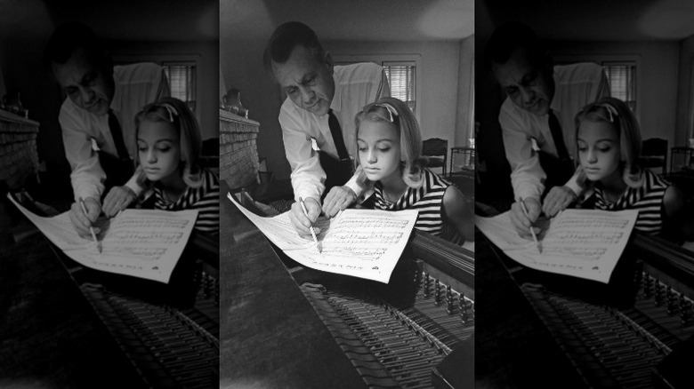 Young Goldie Hawn studying piano with her father in the '60s