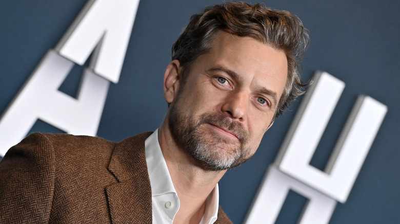 Joshua Jackson posing at the premiere of "Dr. Death."