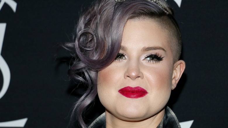 Kelly Osbourne wearing red lipstick