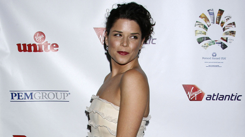 Neve Campbell turning to side on the red carpet