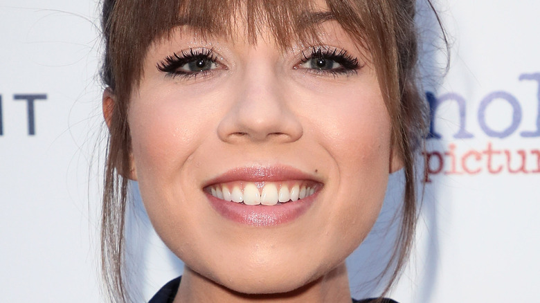 Jennette McCurdy smiling