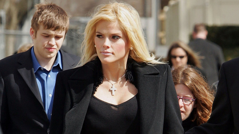 Anna Nicole Smith arriving at court.