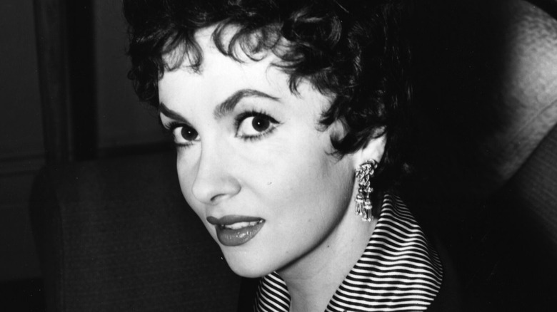 Gina Lollabrigida posing in 1954