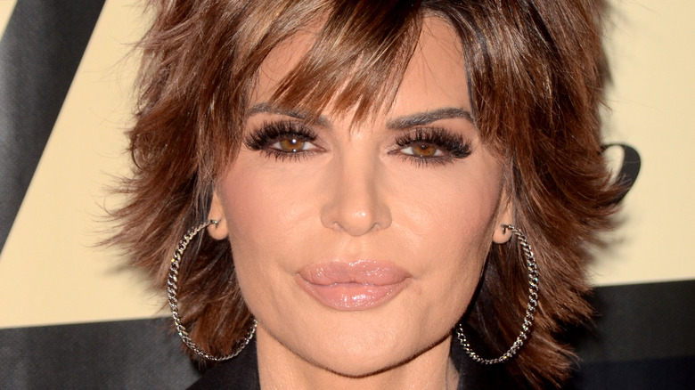 Lisa Rinna pose red carpet 