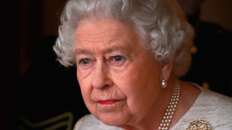 Queen Elizabeth wearing pearl earrings