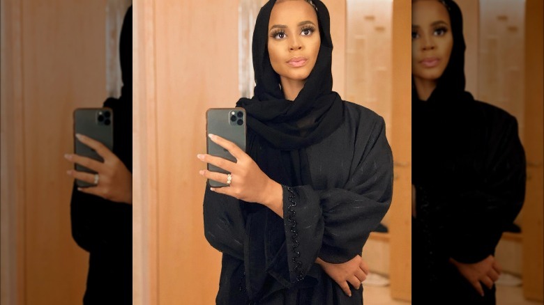 Naledi Willers posing for mirror selfie