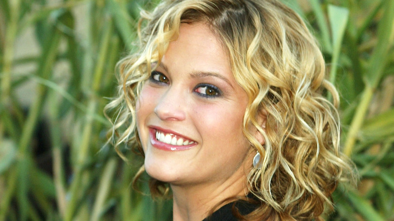 Nicki Aycox wavy hair