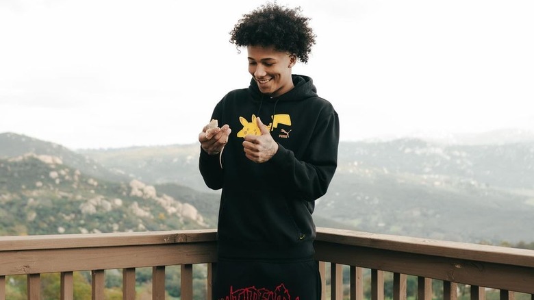 Mikey Williams smiling