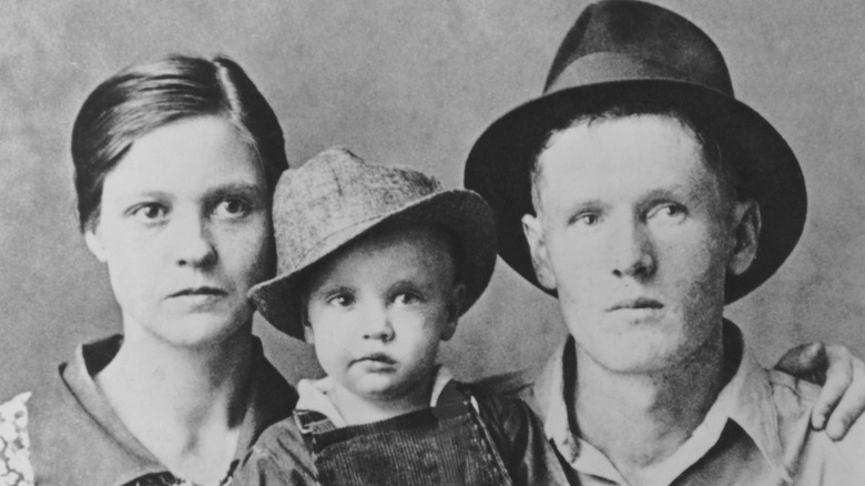 Gladys, Vernon, and Elvis Presley young