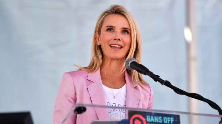 Jennifer Siebel Newsom speaks at a rally for the Women's March