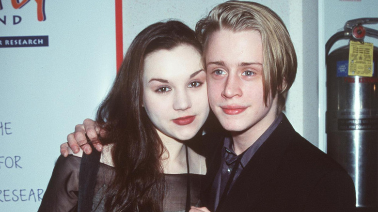 Rachel Miner and Macauley Culkin, posing together