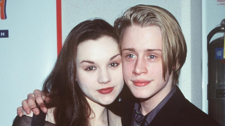 Rachel Miner and Macauley Culkin, posing together