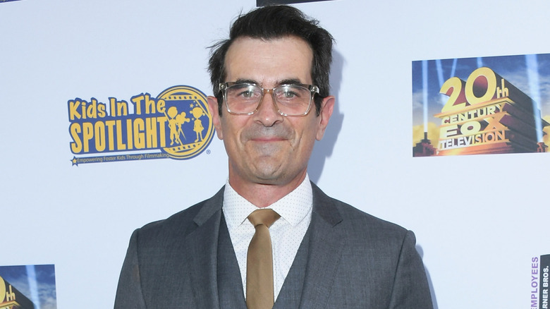 Ty Burrell wearing suit and tie on red carpet
