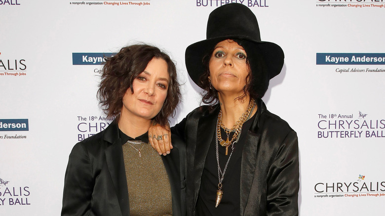 Linda Perry and Sara Gilbert on a 2019 red carpet