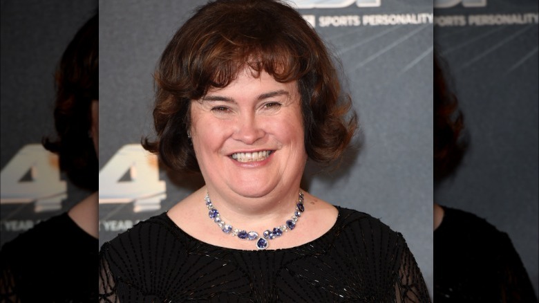 Susan Boyle posing for cameras