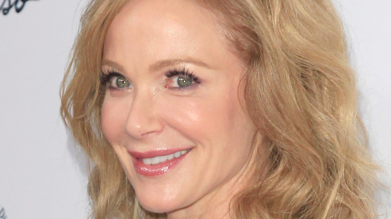 Lauren Holly smiling side