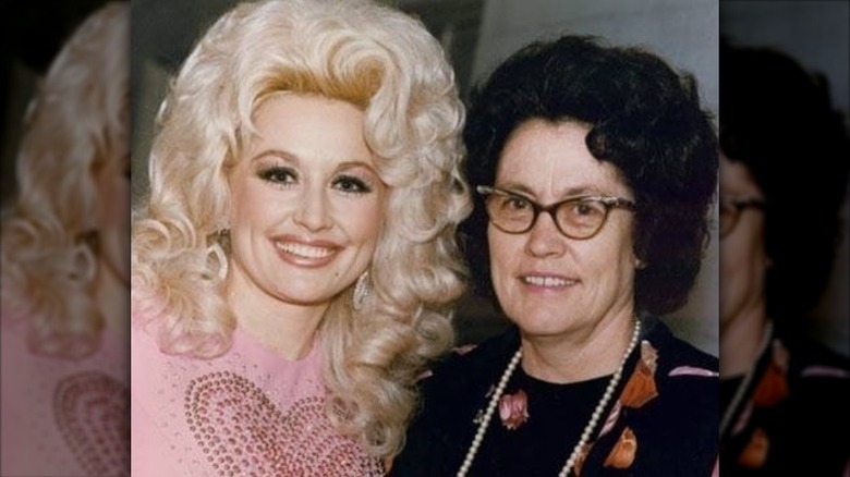 Dolly Parton poses with her mother