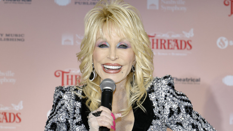 Dolly Parton poses in March 2025