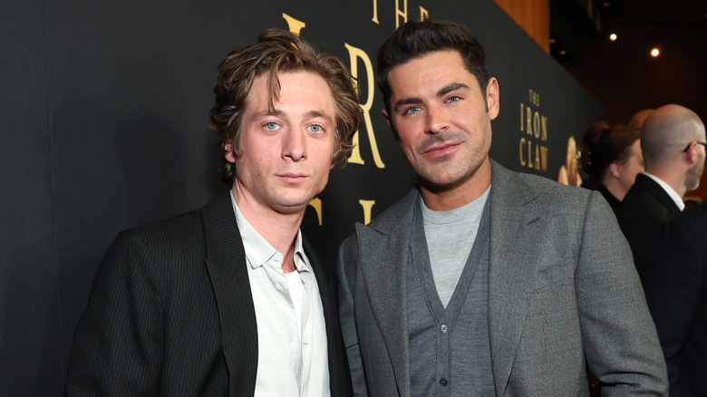 Jeremy Allen White and Zac Efron posing together