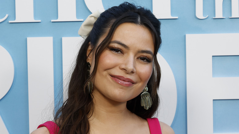 Miranda Cosgrove on red carpet