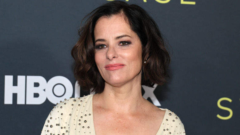 Parker Posey poses for cameras on the red carpet.
