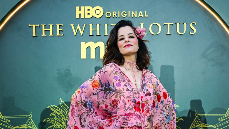 Parker Posey at the "White Lotus" premiere.