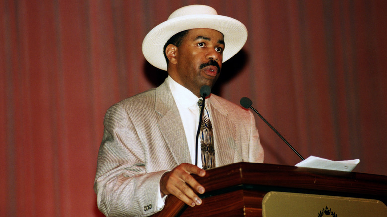 Steve Harvey wearing a white hat