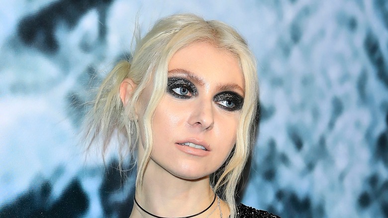 Taylor Momsen glittery black eyeshadow