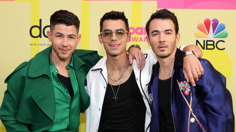 The Jonas Brothers pose together
