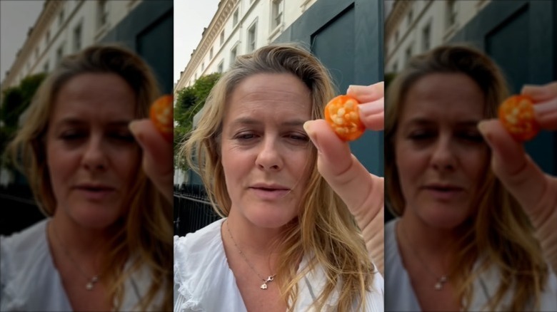 Alicia Silverstone eating a poisonous fruit