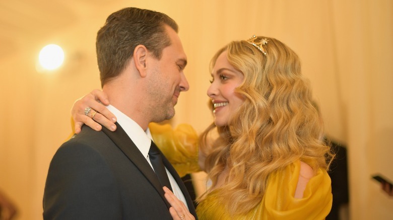 Amanda Seyfried and Thomas Sadoski looking at each other