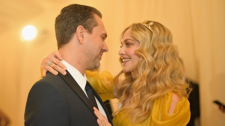 Amanda Seyfried and Thomas Sadoski looking at each other