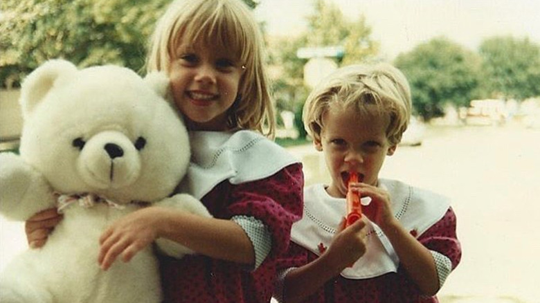 Amber Heard and her sister as young kids