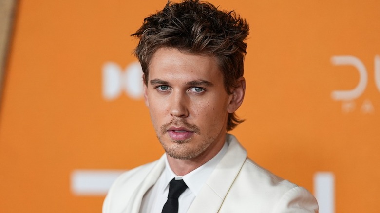 Austin Butler posing