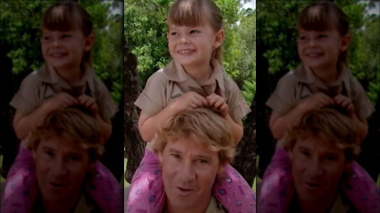 Bindi Irwin on Steve Irwin's shoulders