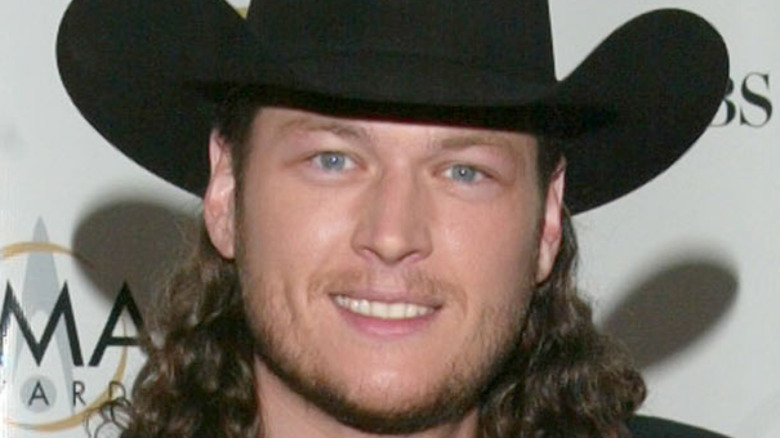Blake Shelton smiling in 2003