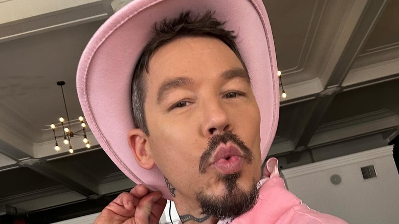 David Bromstad taking a selfie while wearing a pink cowboy hat