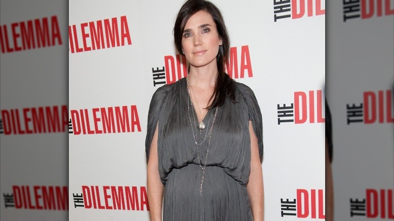 Jennifer Connelly, posing while pregnant