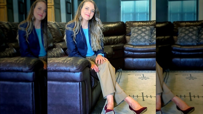 Jinger Duggar sitting on couch