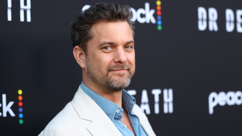 Joshua Jackson, smirking
