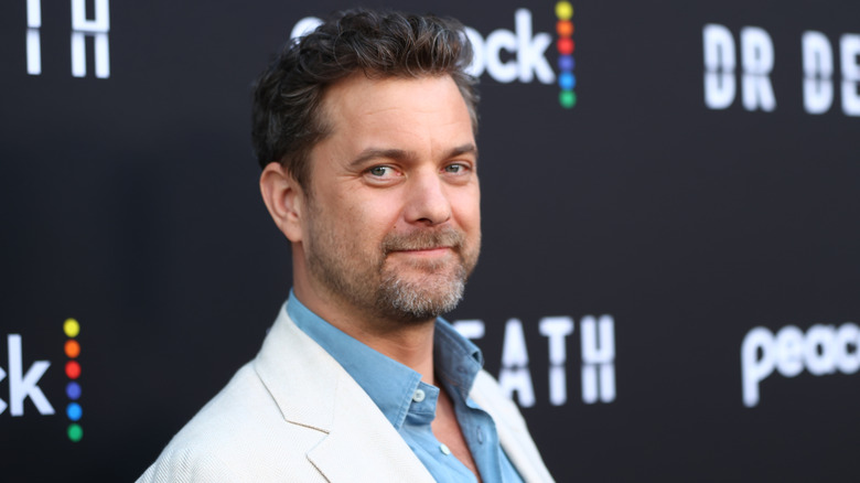 Joshua Jackson, smirking