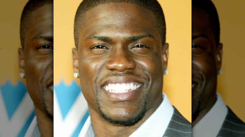 Kevin Hart smiling in 2005
